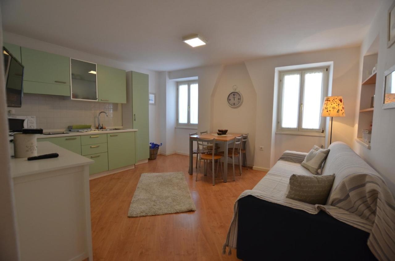 Stella 2 Sea View Apartment โรวีน ภายนอก รูปภาพ