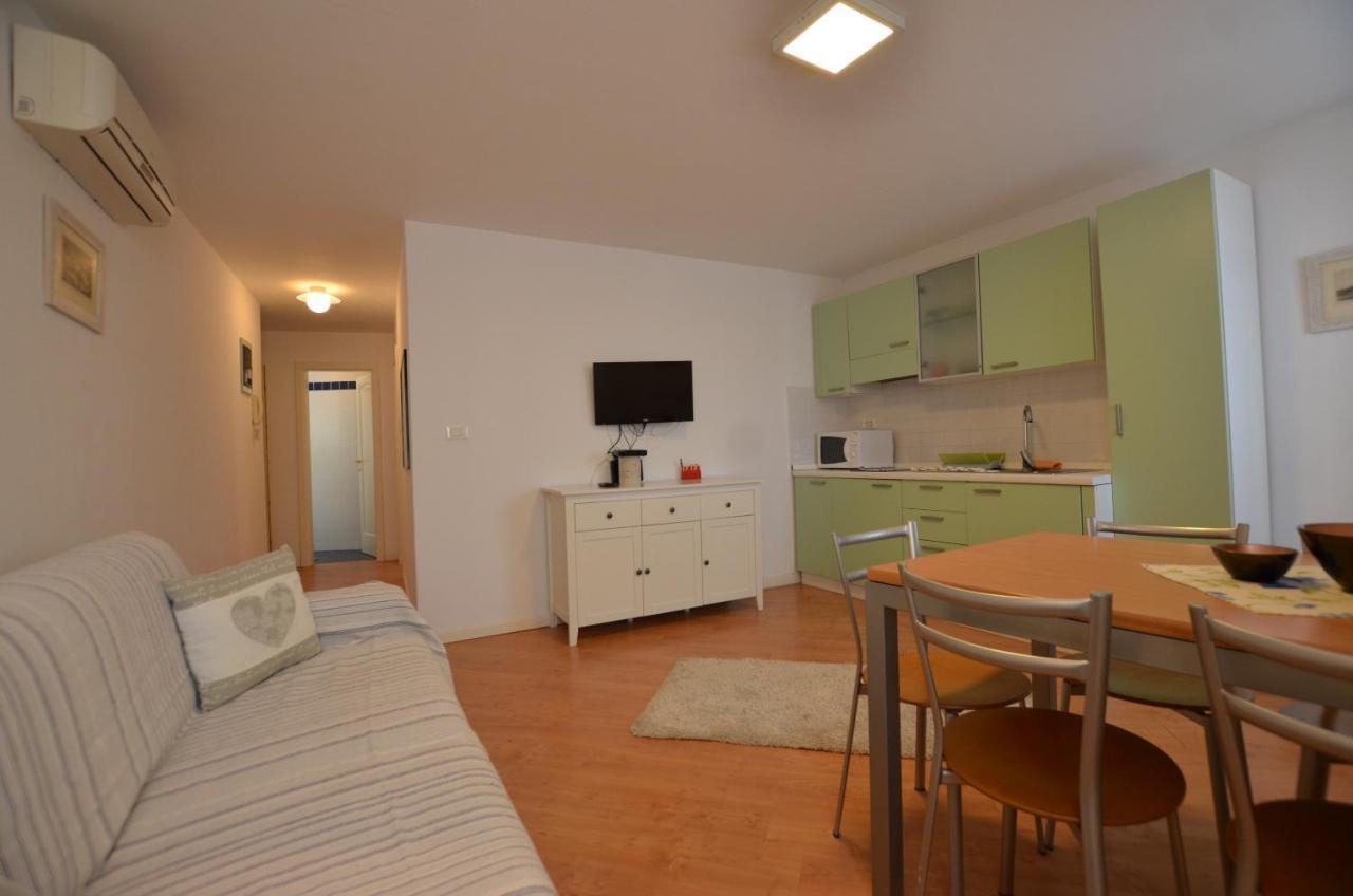 Stella 2 Sea View Apartment โรวีน ภายนอก รูปภาพ